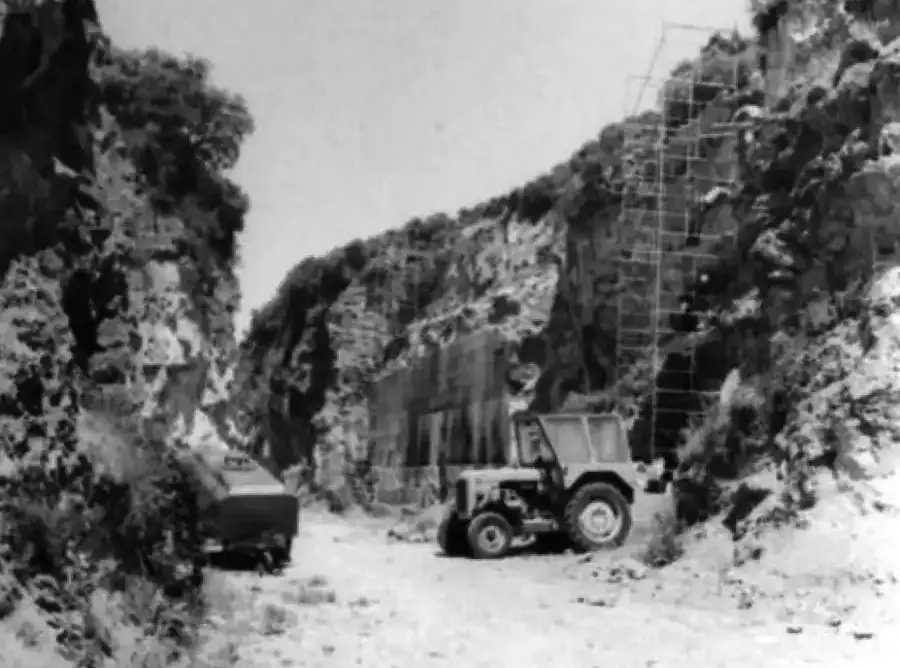 Trinchera del Ferrocarril de la sierra de Atapuerca en los años 80. Foto: Archivo fotográfico de José María Bermúdez de Castro 